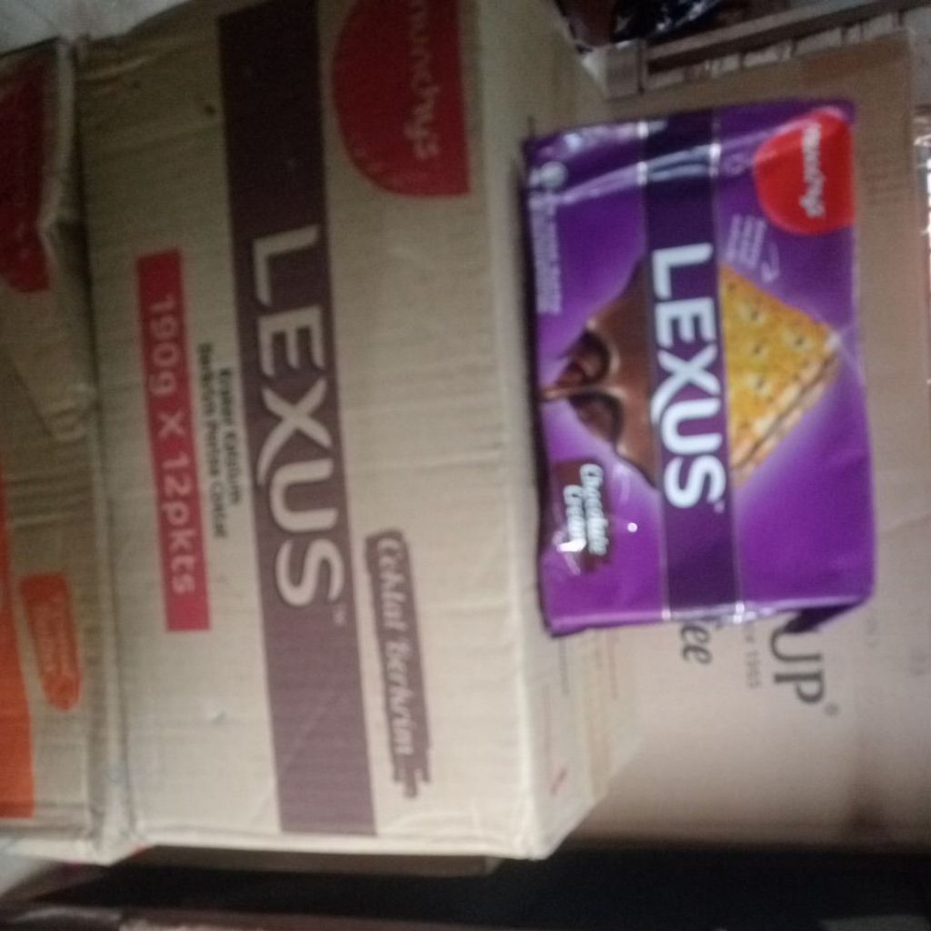 

LEXUS chocolate cream ORI Malaysia / carton