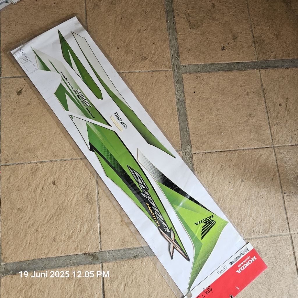 Stripe body Supra X125 helm in kiri. 871X0-KYZ-900ZDL