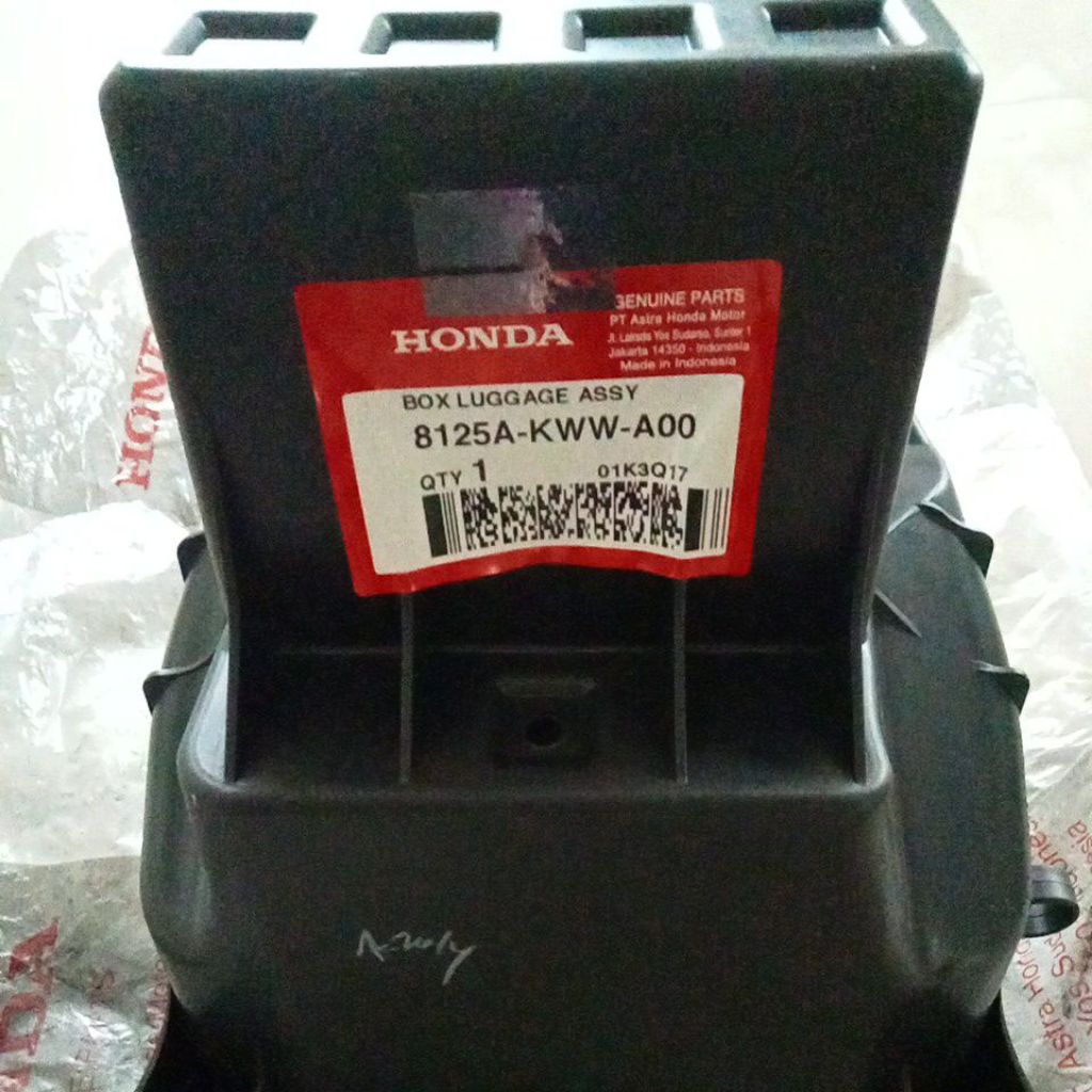 8125AKWWA00 – BOX ASSY LUGGAGE, BOX BAGASI REVO ORI AHM