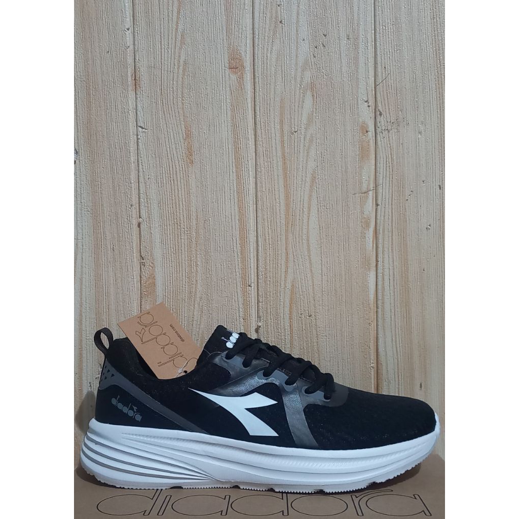 Diadora HAIKAL (M) BLACK sz 44 Last Call SALE