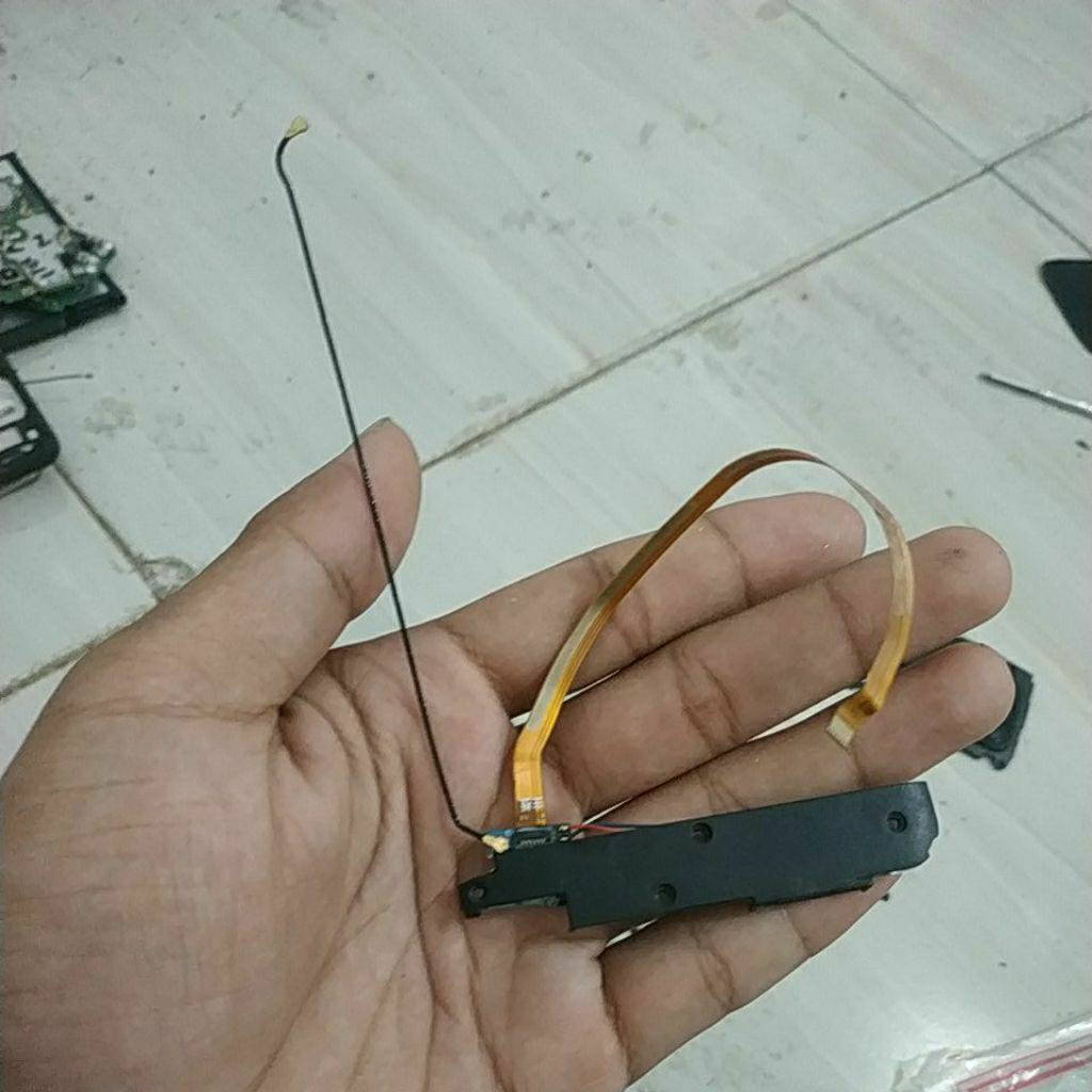 fleksibel board,kabel antena plus buzzer bekas advan G9 pro,barang sesuai gambar