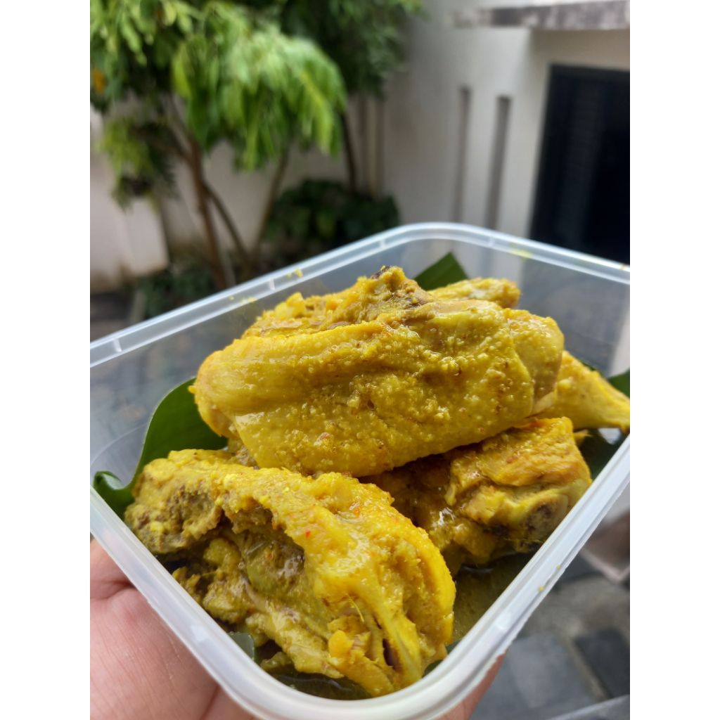 

KIRIM INSTAN AYAM UNGKEP BUMBU KUNING ISI 5 - 6 POTONG /PACK TERGANTUNG UKURAN BERAT KOTOR SETELAH DI UNGKEP +/- 500 GR