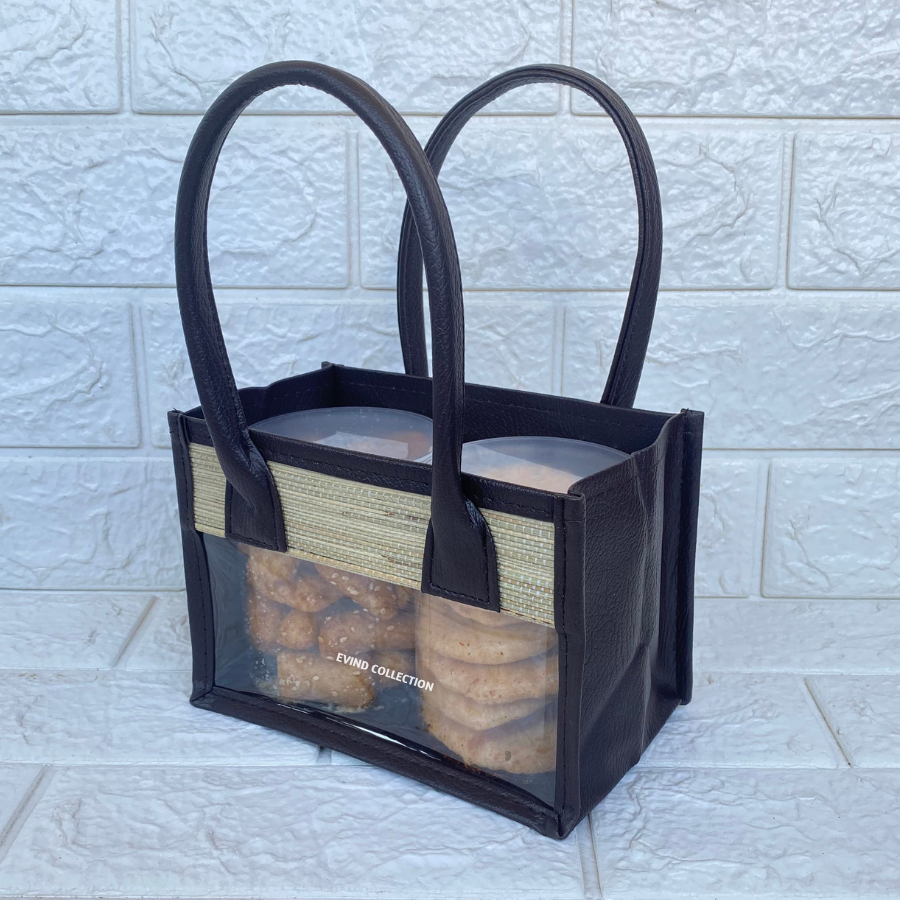 

Tas Parcel Mika Mendong (Coklat Tua) Ukuran 2 Toples Silinder Tas Mika Hampers