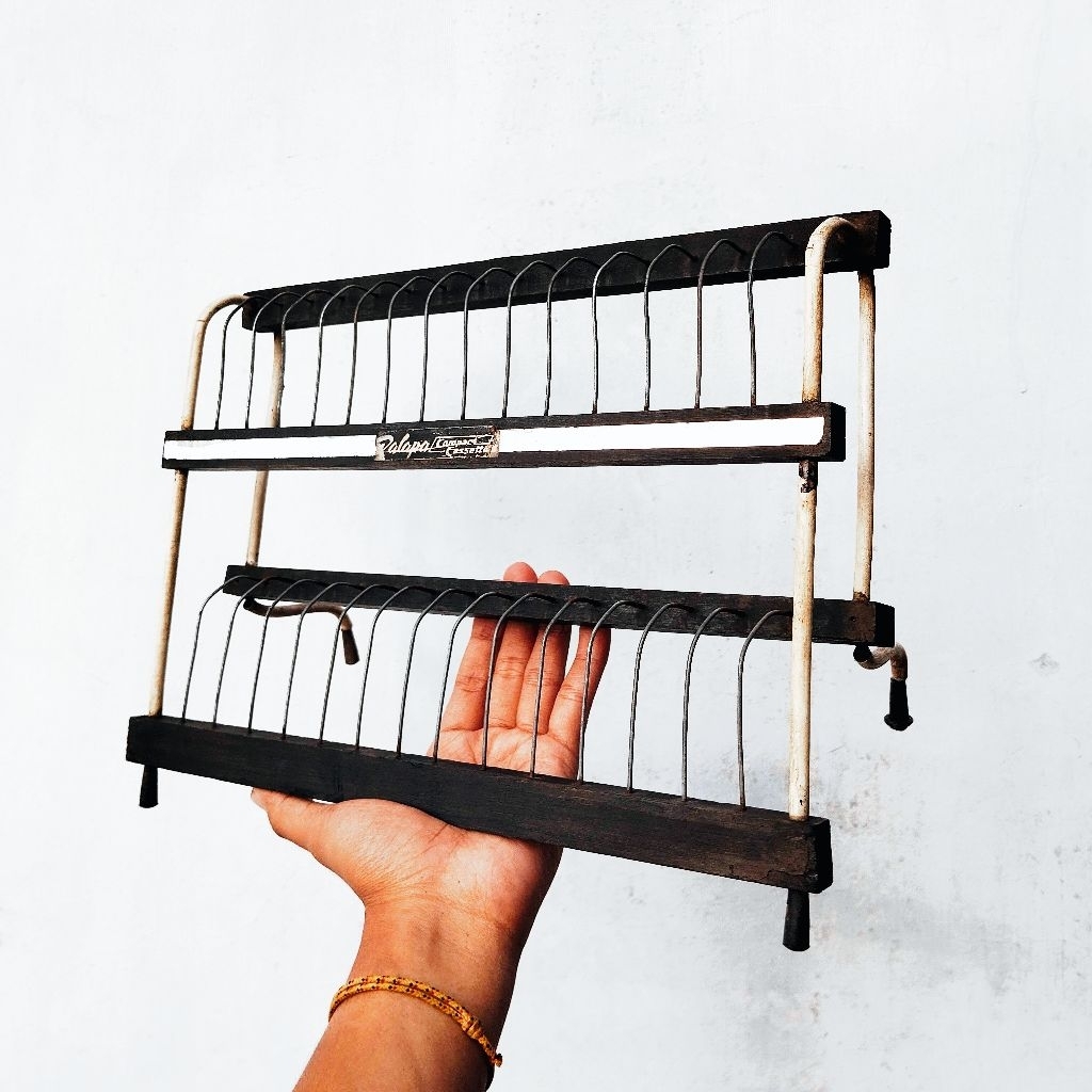 Rak Kaset pita susun display vintage