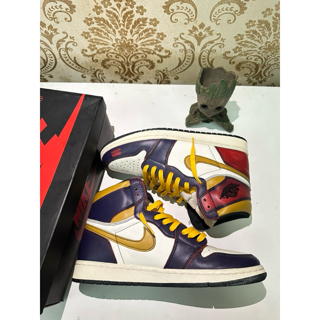Sepatu Nike Air Jordan 1 Retro HIGH OG Lakers Chicago