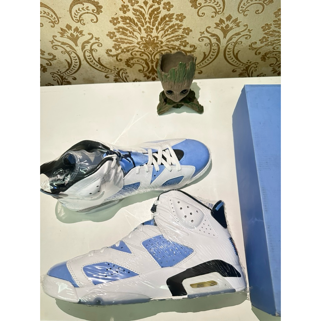 SEPATU AIR JORDAN 6 RETRO