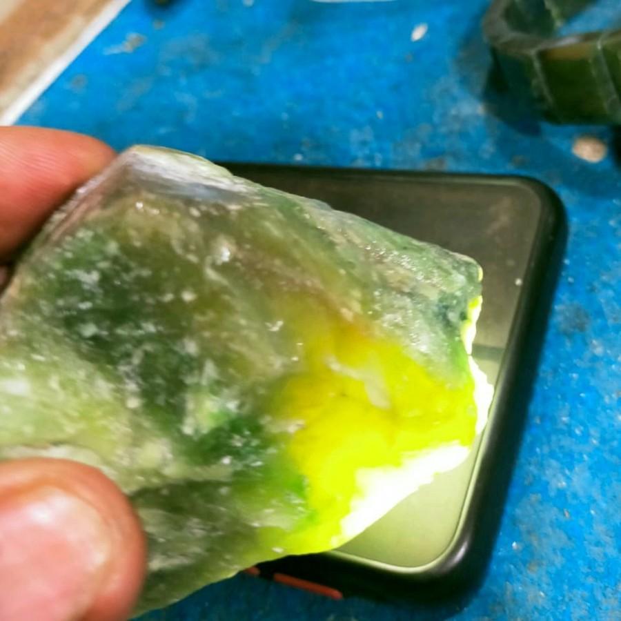 2 pcs bongkahan idocrase lumut aceh giok