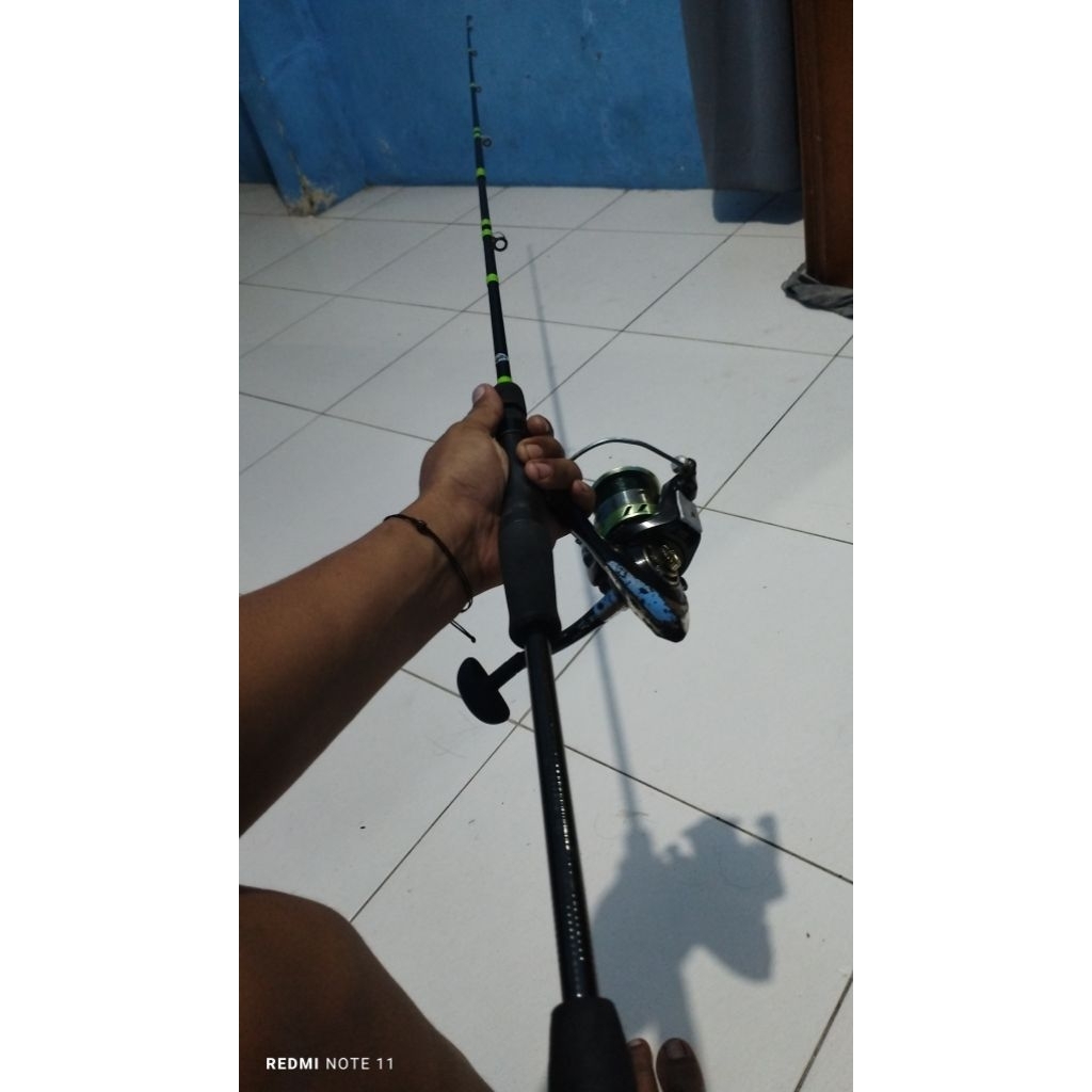 rell pancing second  4000 lawasan ,set joran sugayilang p180 .10/15lb.kondisi sangat layak pakai