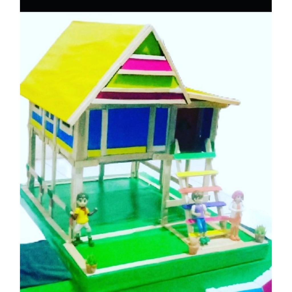Miniatur Rumah Adat Mandar, Sulawesi Tengah