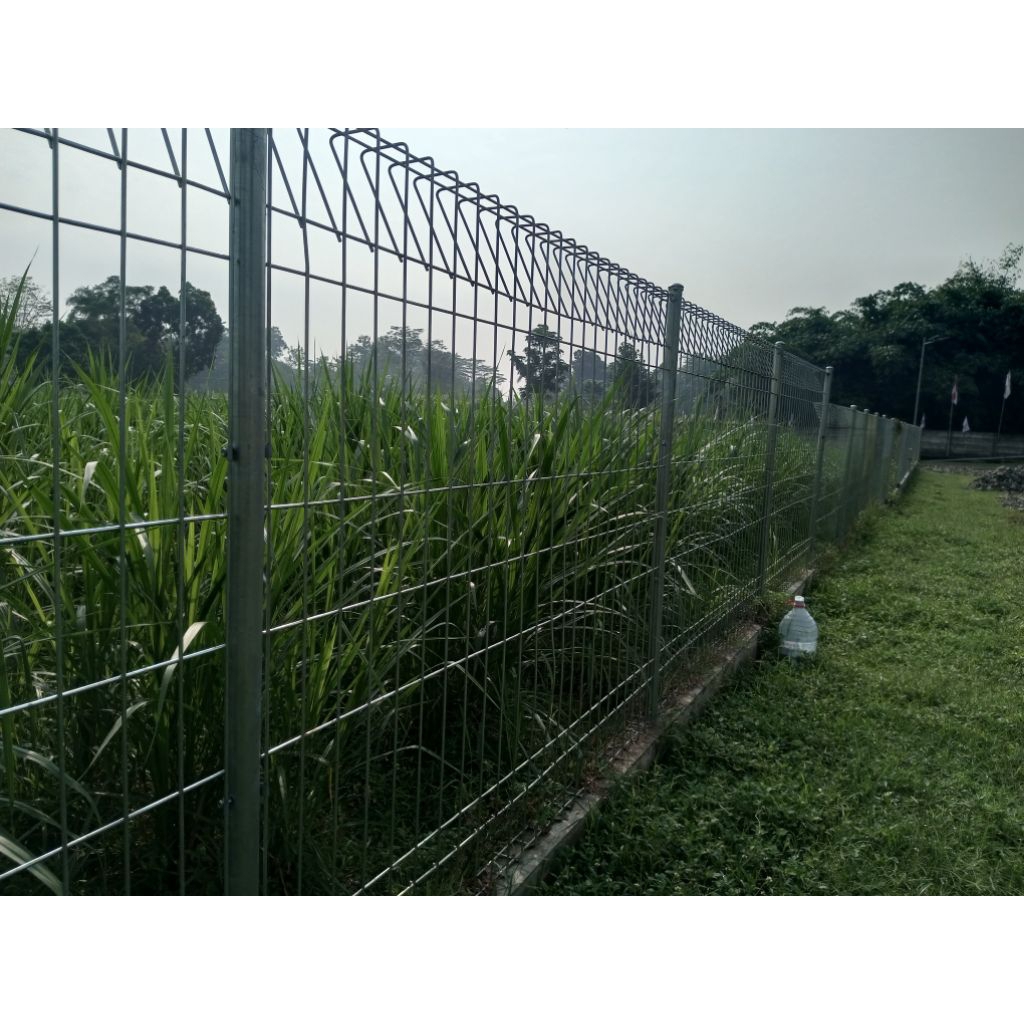 Pemasangan pagar BRC galvanis