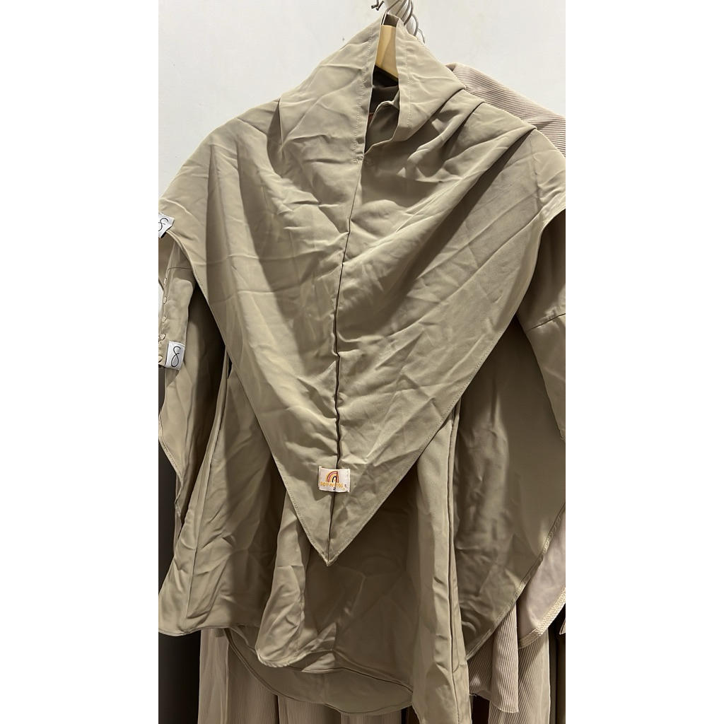 little studded bysofni