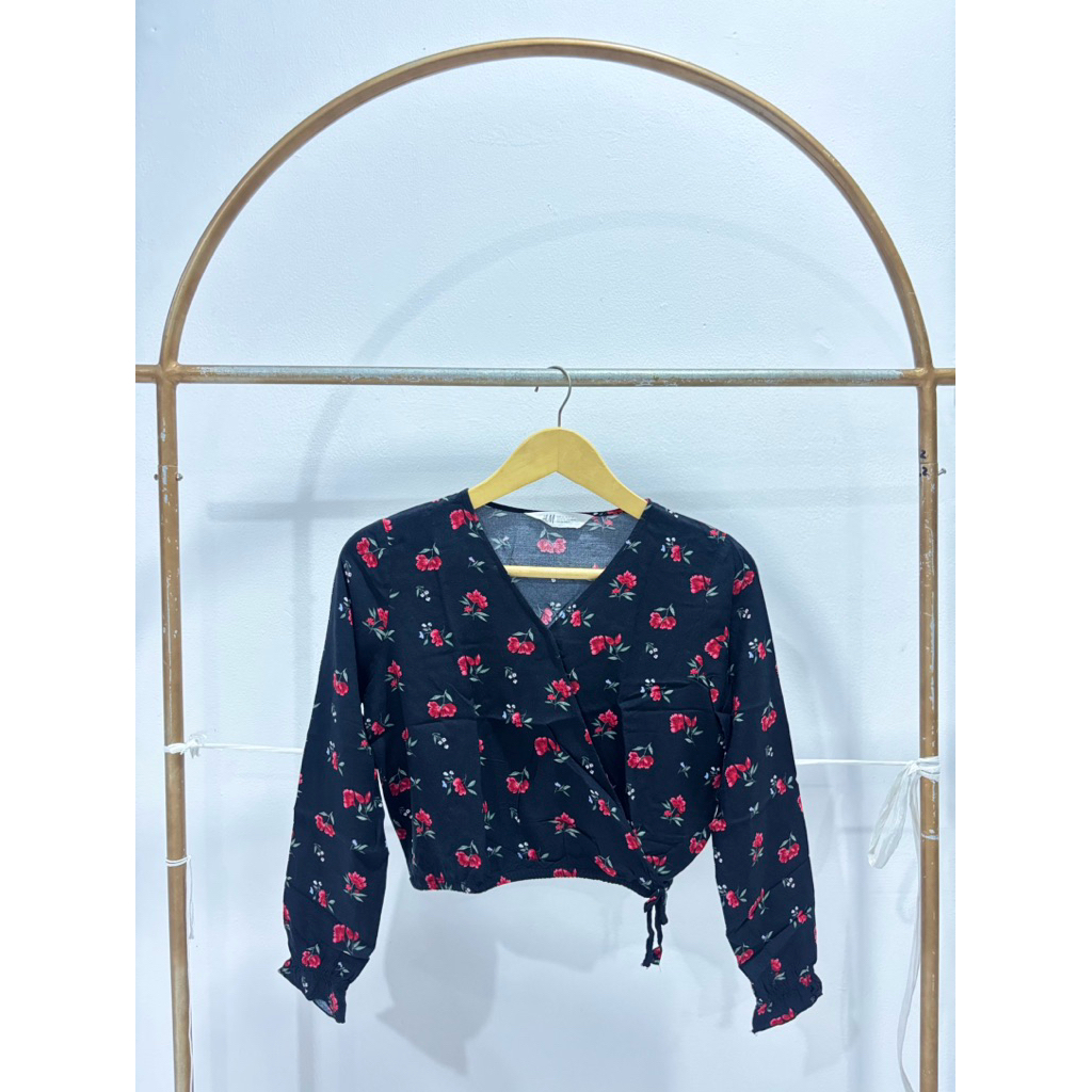 H&M Black Floral Crop Top