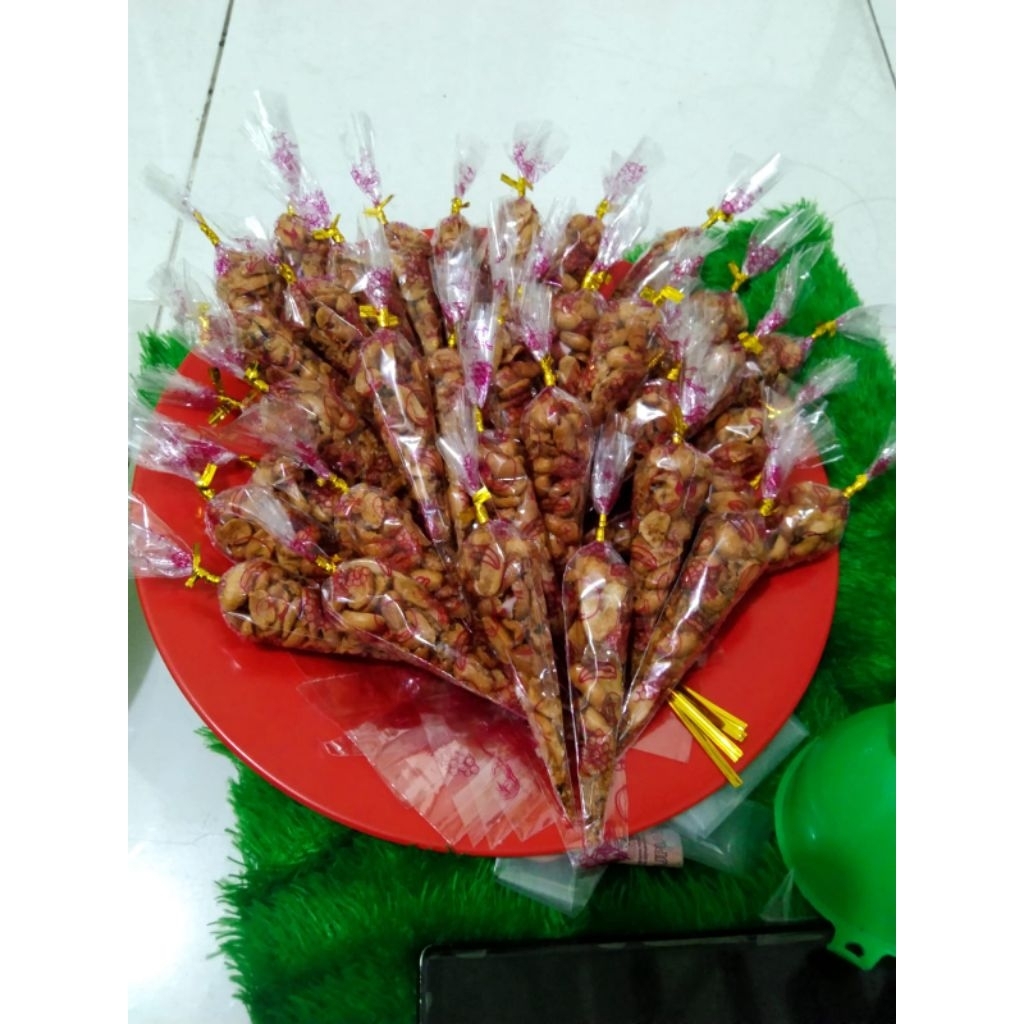 

kacang tojin kaya rasa (yulia) fresh enak gurih renyah 11gr