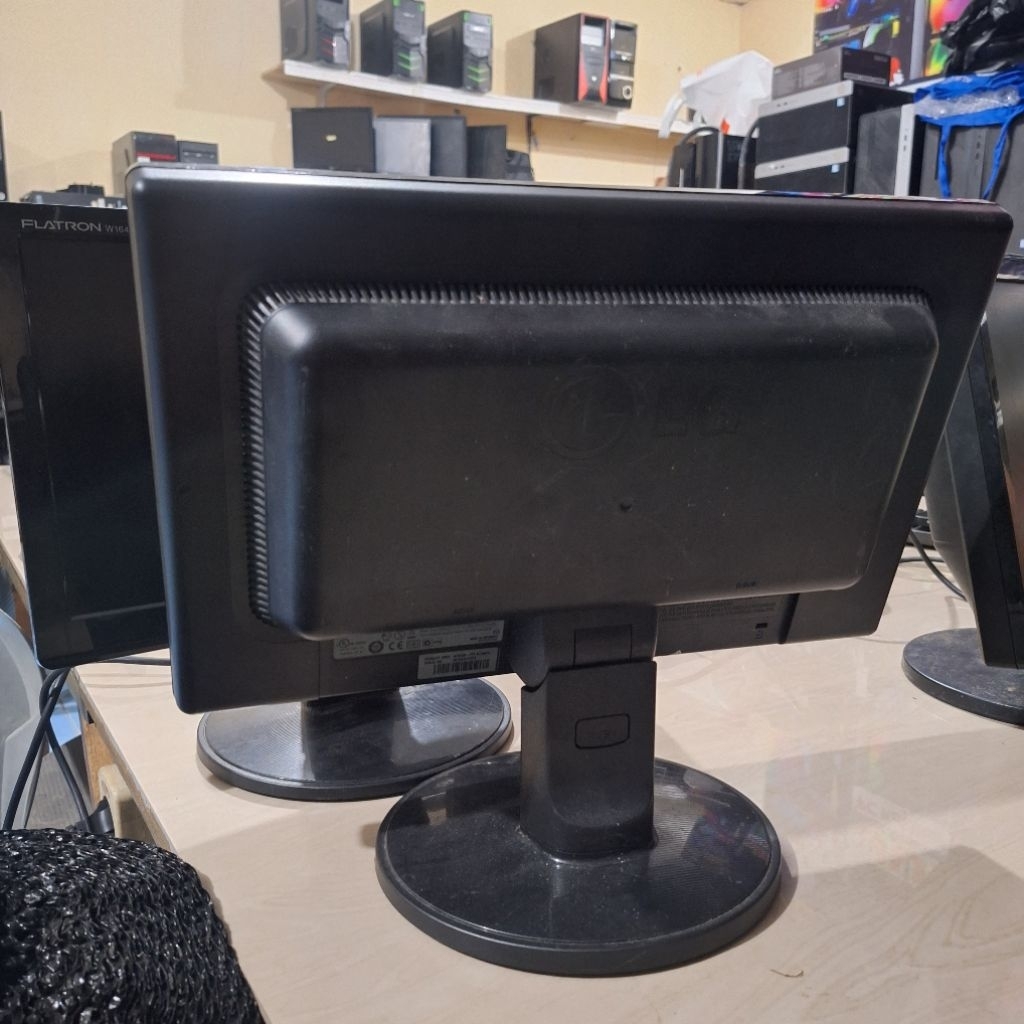 monitor LG  flatron w1642s normal