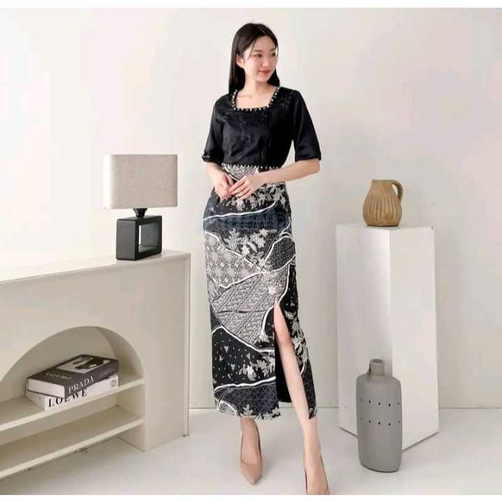 Dress Batik Wanita Elegan Modern Kekinian Fashion dengan Desain Unik dan Model Terkini Adora Kombina