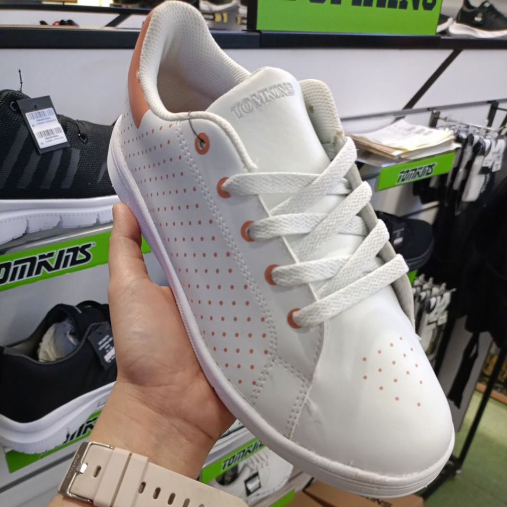 SEPATU CASUAL PUTIH WANITA TOMKINS