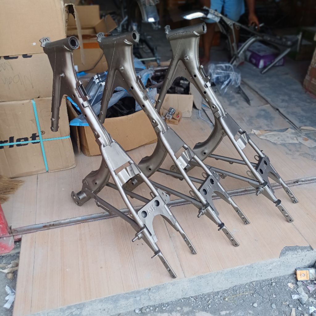 Rangka Set Tatanan Nganjuk an CB  GL100 Frame Set Tatanan Nganjuk an CB GL100 Bahan Rangka Depan Meg