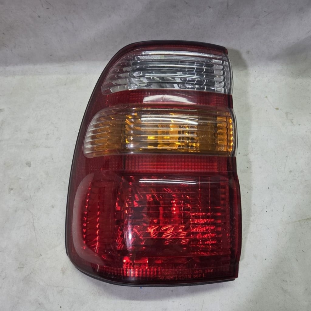 Stoplamp lampu belakang kiri toyota LC landcruiser VX100 VX-100