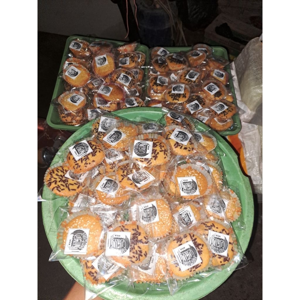 

Bolu kelapa kering/panggang, gurih, renyah, mantab