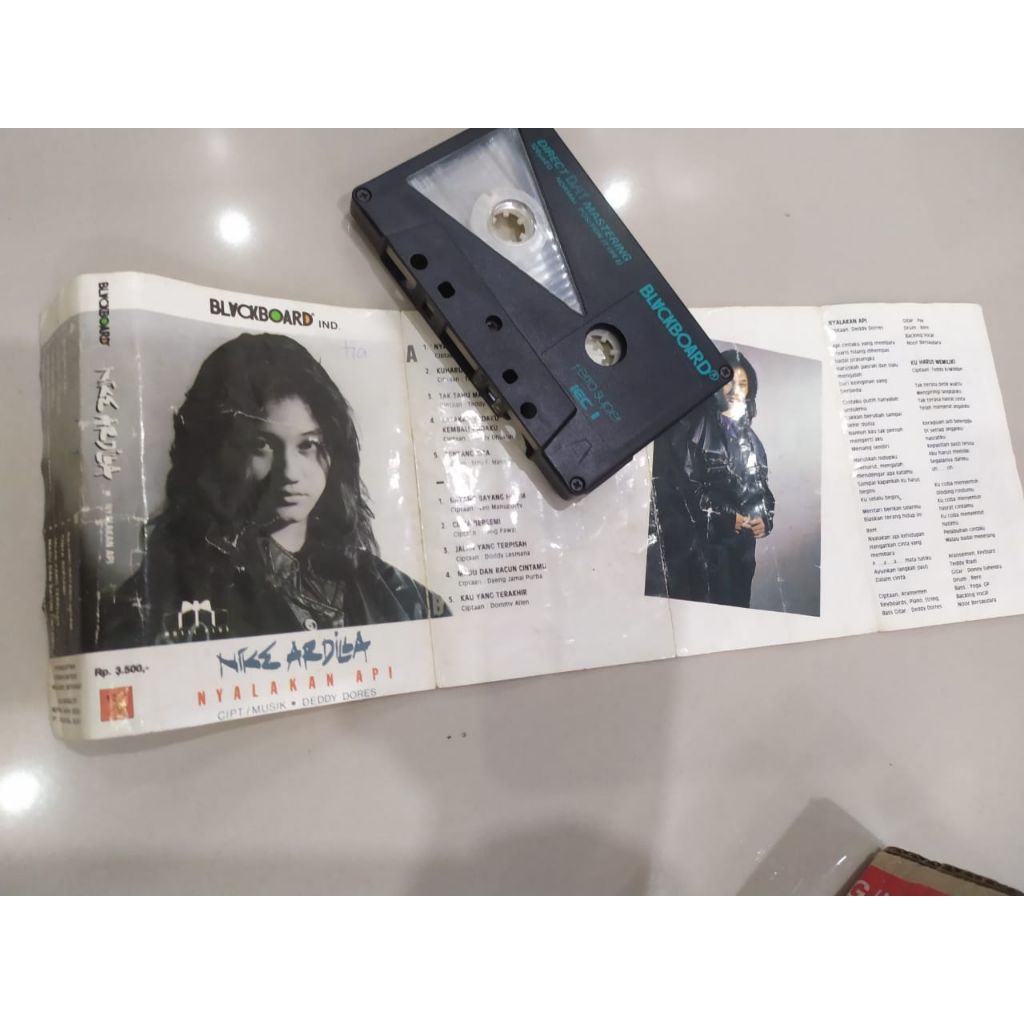 kaset nike ardila nyalakan api