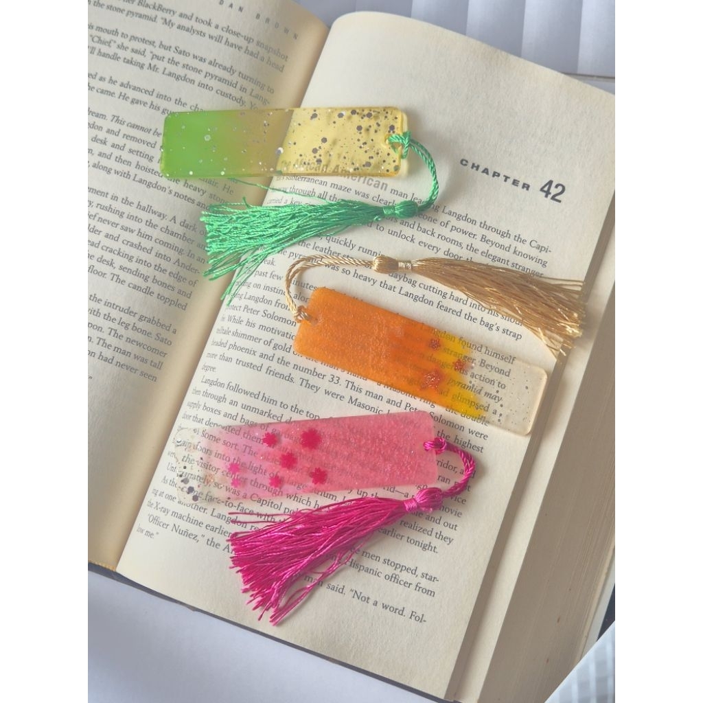 

Pembatas Buku Aesthetic | Resin Bookmark | Pembatas Buku Gantungan Tassel | Isian Hampers | Pembatas Al Qur'an | Pembatas buku cantik