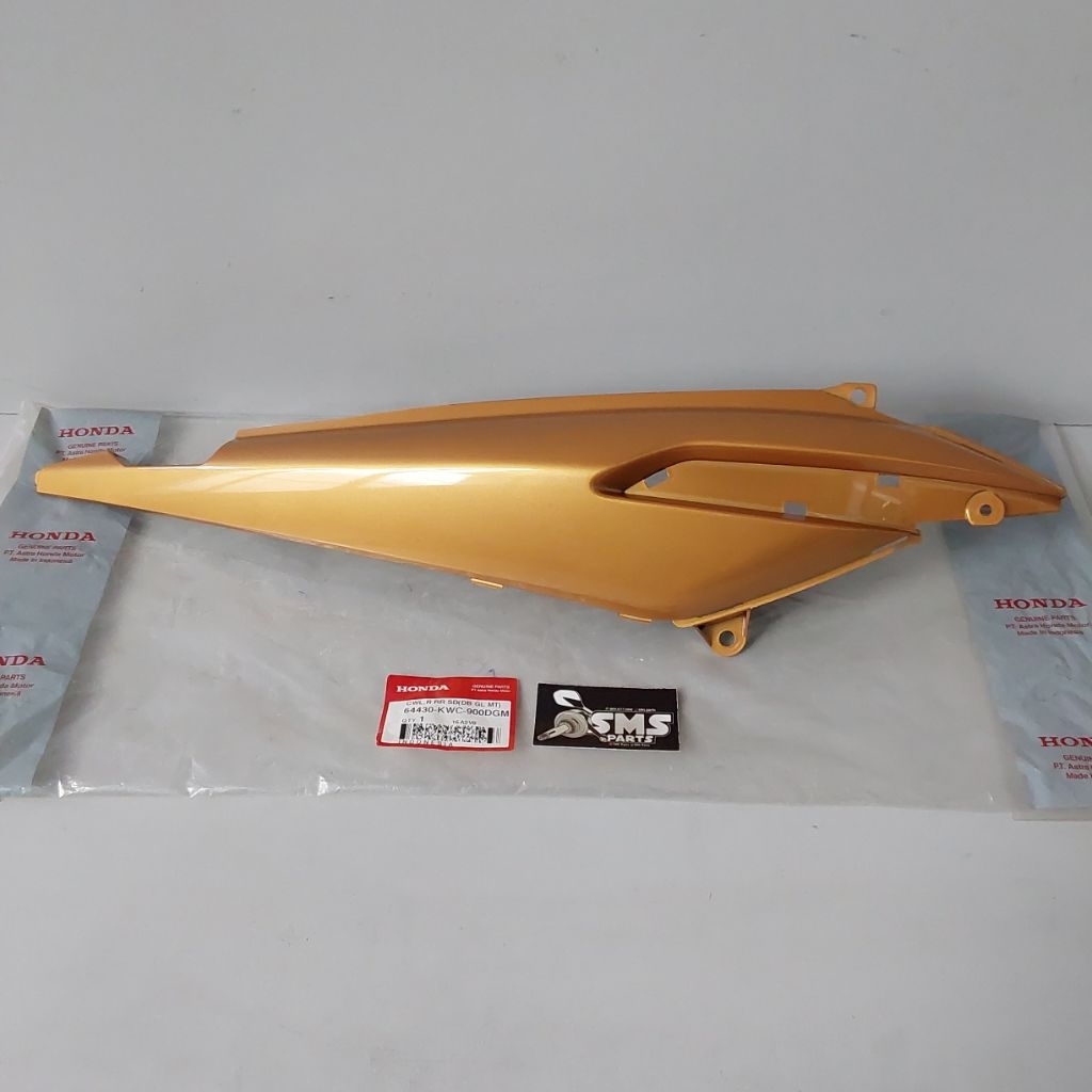 Cover Body R Cover Body Kanan Gold Emas Honda CS1 CS 1 One Original 64430 KWC 900DGM
