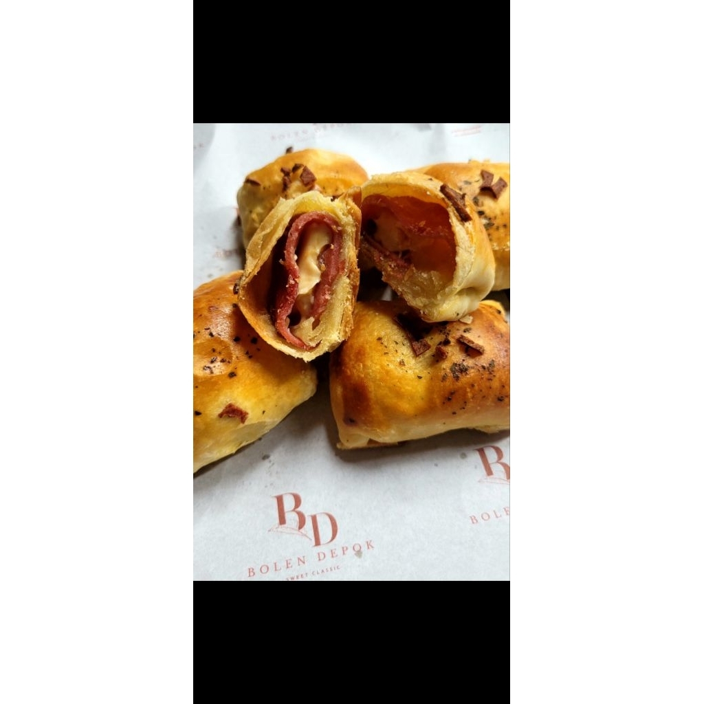 

Bolen Isi Smoked Beef & keju