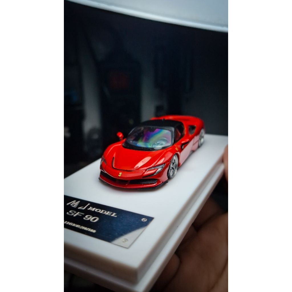 MJ model Ferrari SF90