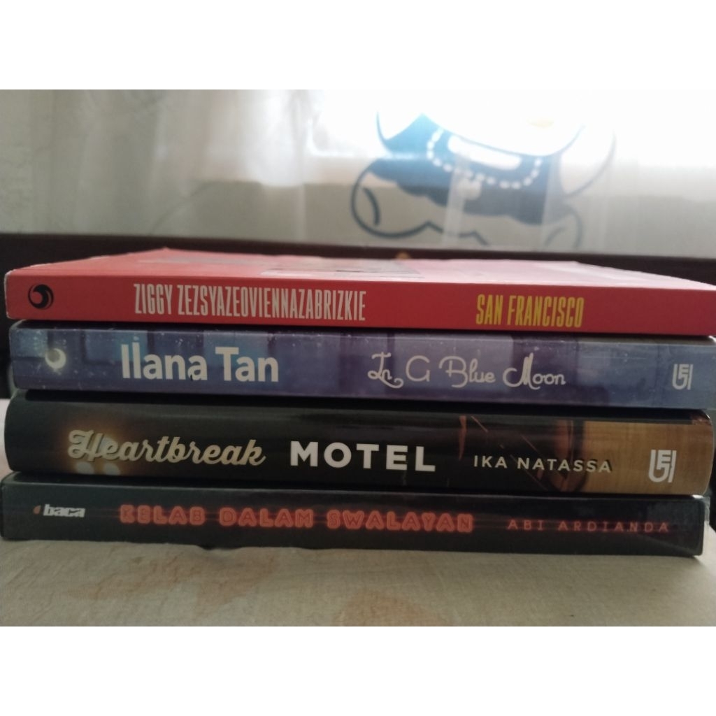 Preloved San Francisco In a Blue Moon Heartbreak Motel Kelab dalam Swalayan