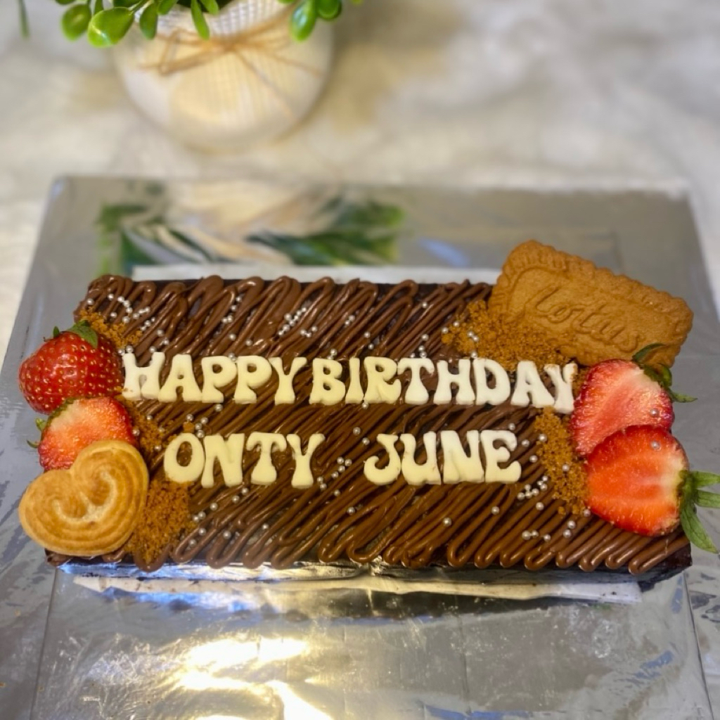 

Fudgy Brownies Costum 20x10