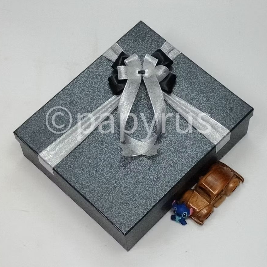 

PAPYRUS 30x35 Tinggi 10cm Kotak Kado Gift Box V1