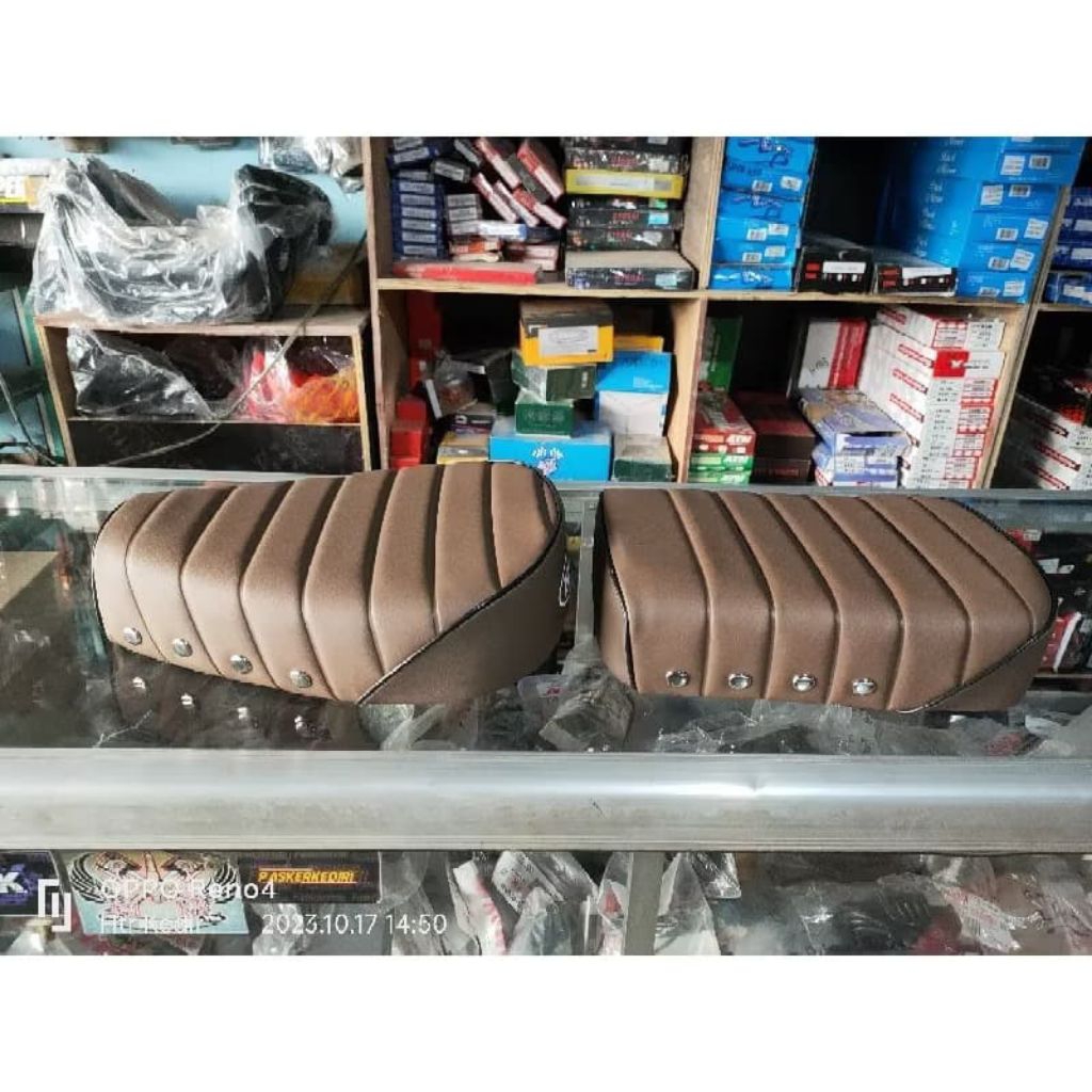JOK PISAH SADEL MOTOR C50 C70 PISPOT DEPAN BELAKANG WARNA COKLAT KLASIK TERMURAH