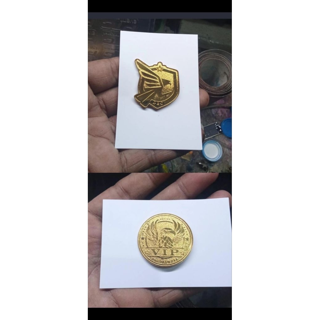 Pin Custom Logo Burung VIP Dichrome Emas