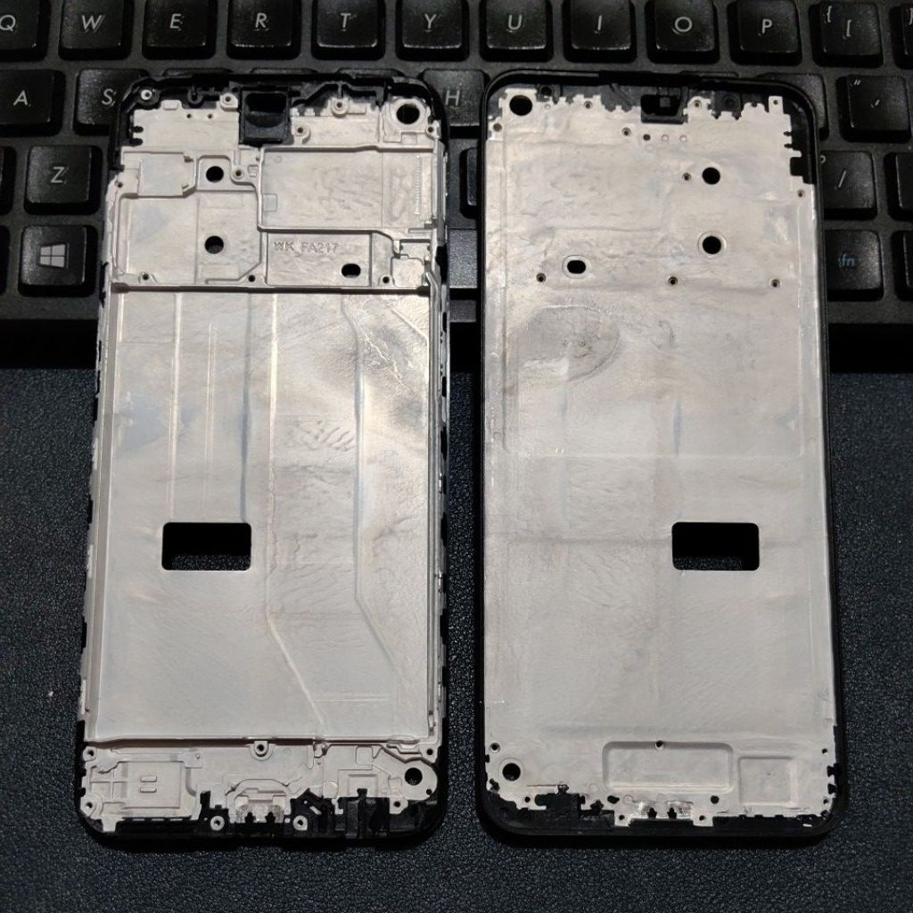 BEZZEL/BEZEL/FRAME/TULANG TENGAH TATAKAN LCD OPPO A33 2020/A53 4G 2020/A53S