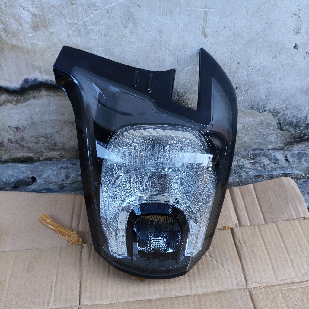 stop lamp  lampu belakang sienta Tipe G V original copotan