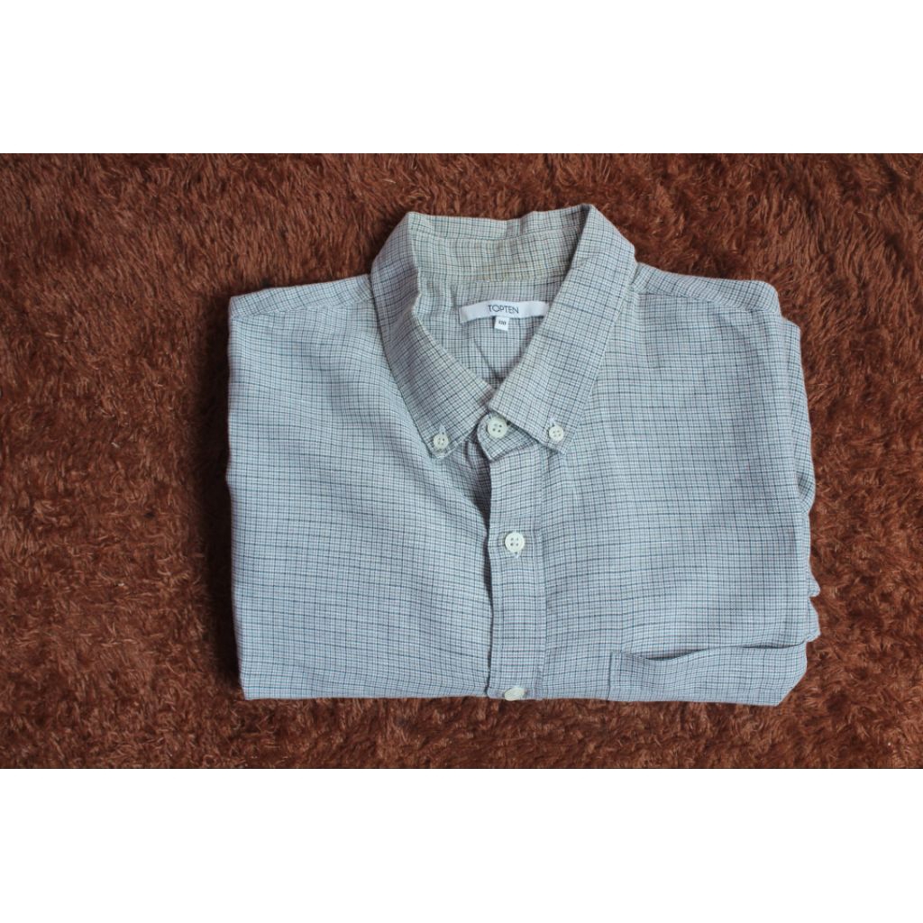 Baju kemeja lengan panjang" Top ten" size L lebar dada 60  panjang 70. kondisi pemakaian