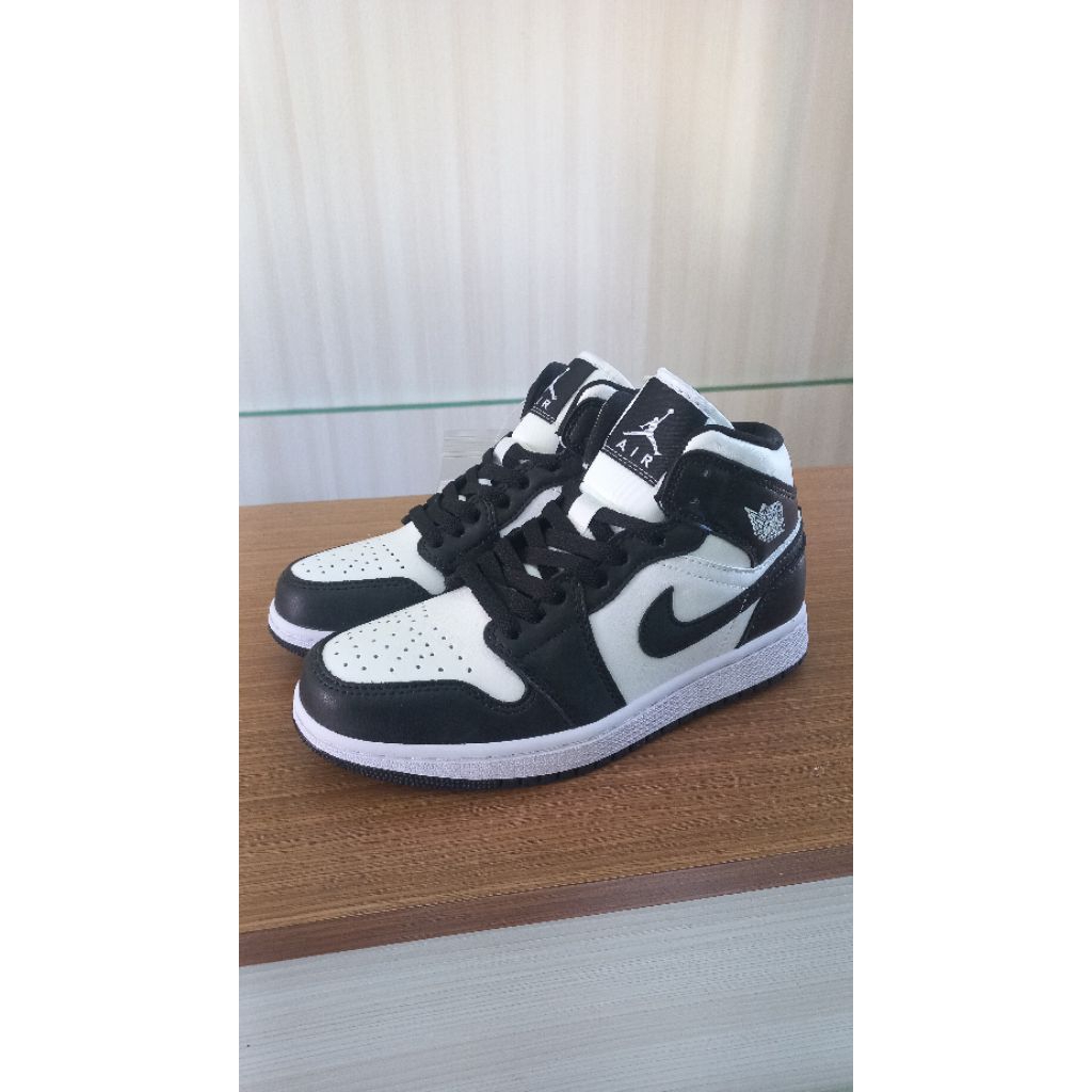 Brand New Authentic Nike Air Jordan Mid Panda