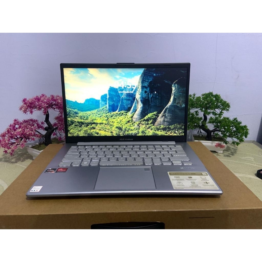 laptop Asus vivobook go 14 E1404FA AMD Ryzen 3 7320U 8/256 bekas