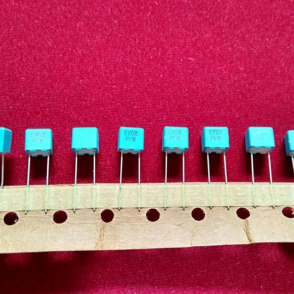 EVOX PFR 5 P=5mm 390pF 0.39nF 391 63V / 680pF 0.68nF 681 630V /  820pF 0.82nF 822 100V / 1000pF 1nF 
