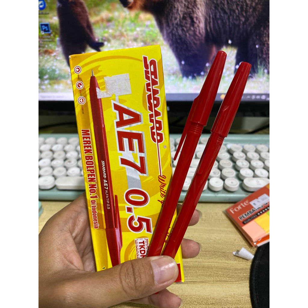 

Pena standard AE7 warna merah