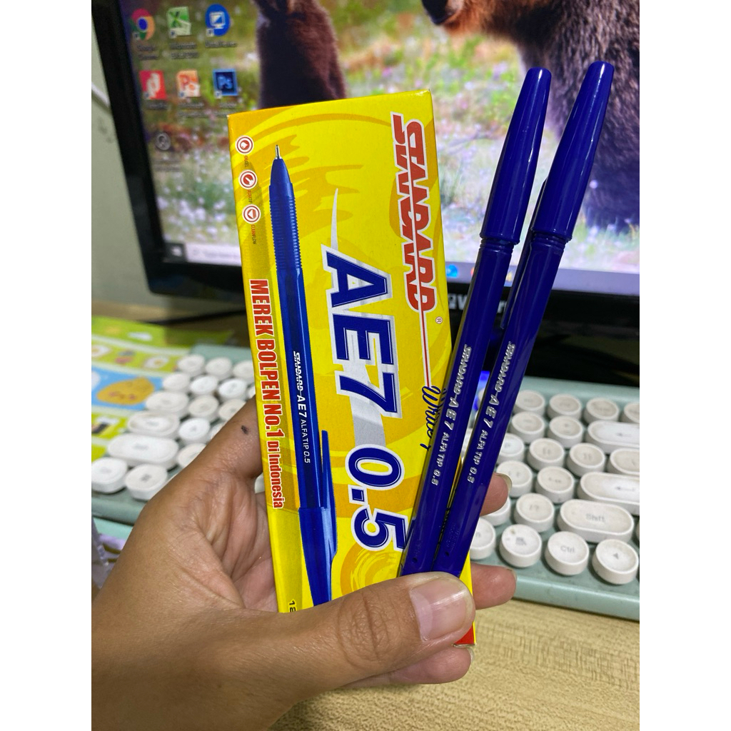 

Pena standart AE7 biru