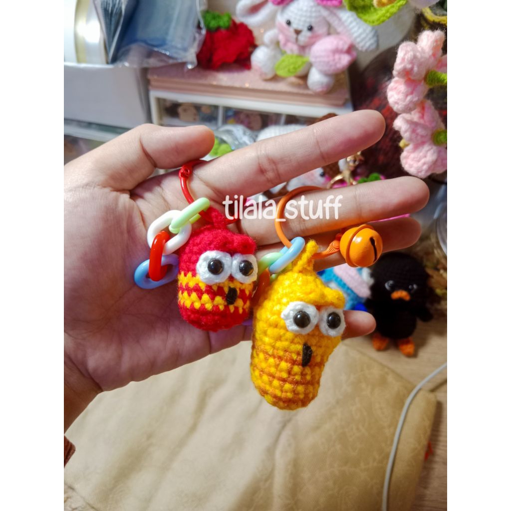 tilalastuff|Ganci Rajut Larva merah dan kuning|ganci lucu
