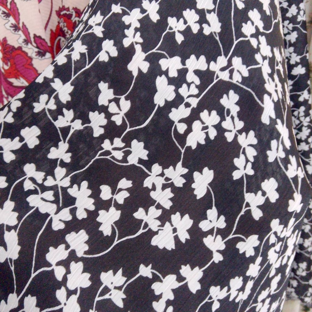 Kain Sifon Yoryu Motif Bunga Kecil Putih – Bahan Flowly Elegan untuk Blouse, Gamis & Hijab lq