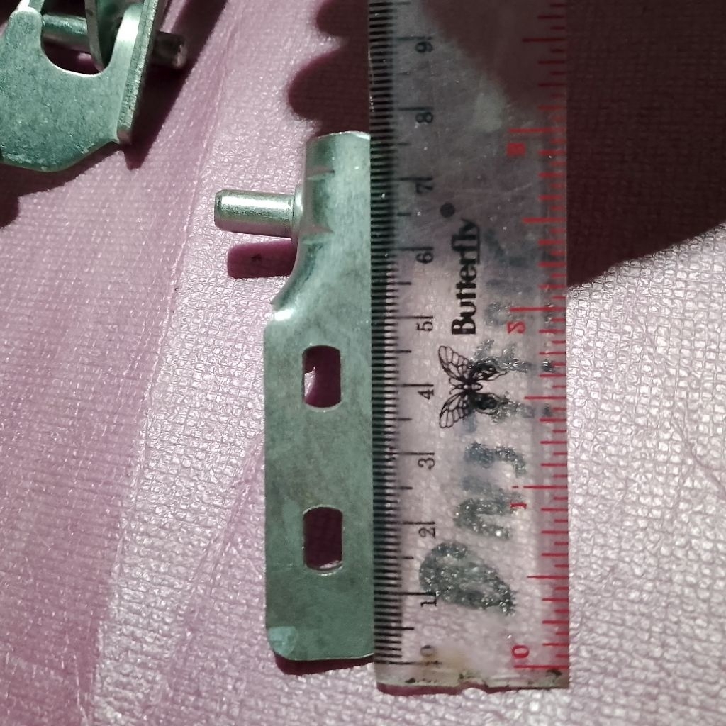 engsel tengah kulkas Polytron 2 pintu DN37F516