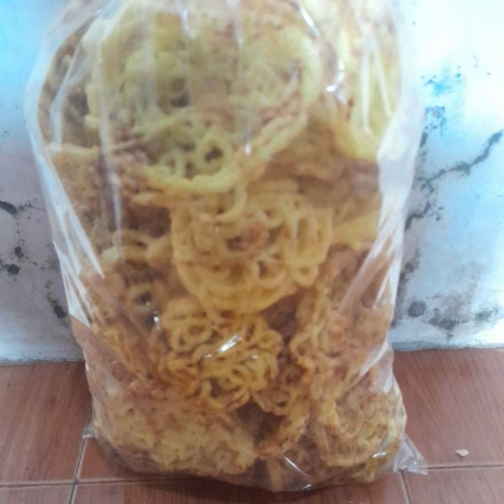 

kerupuk mie ciplok isi 700 gram