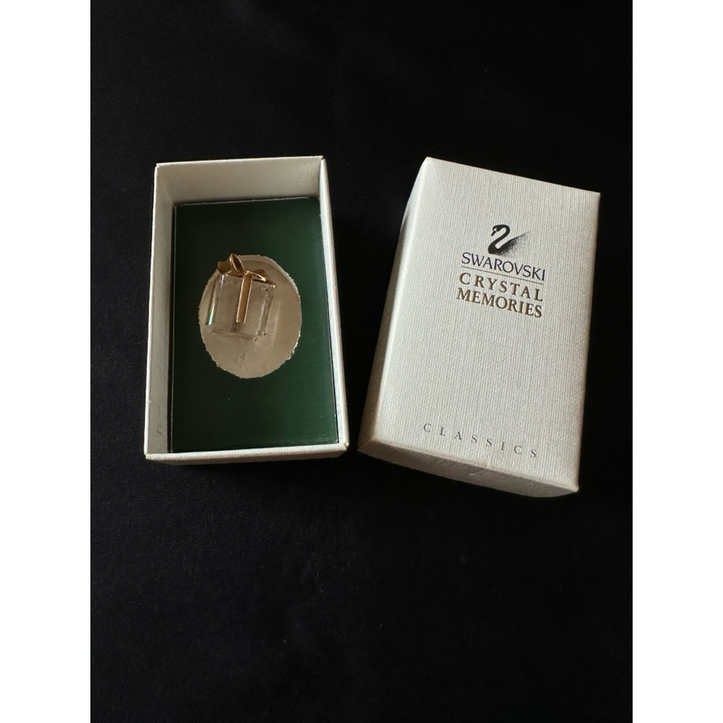 

Crystal Memory Gift Box Ornament