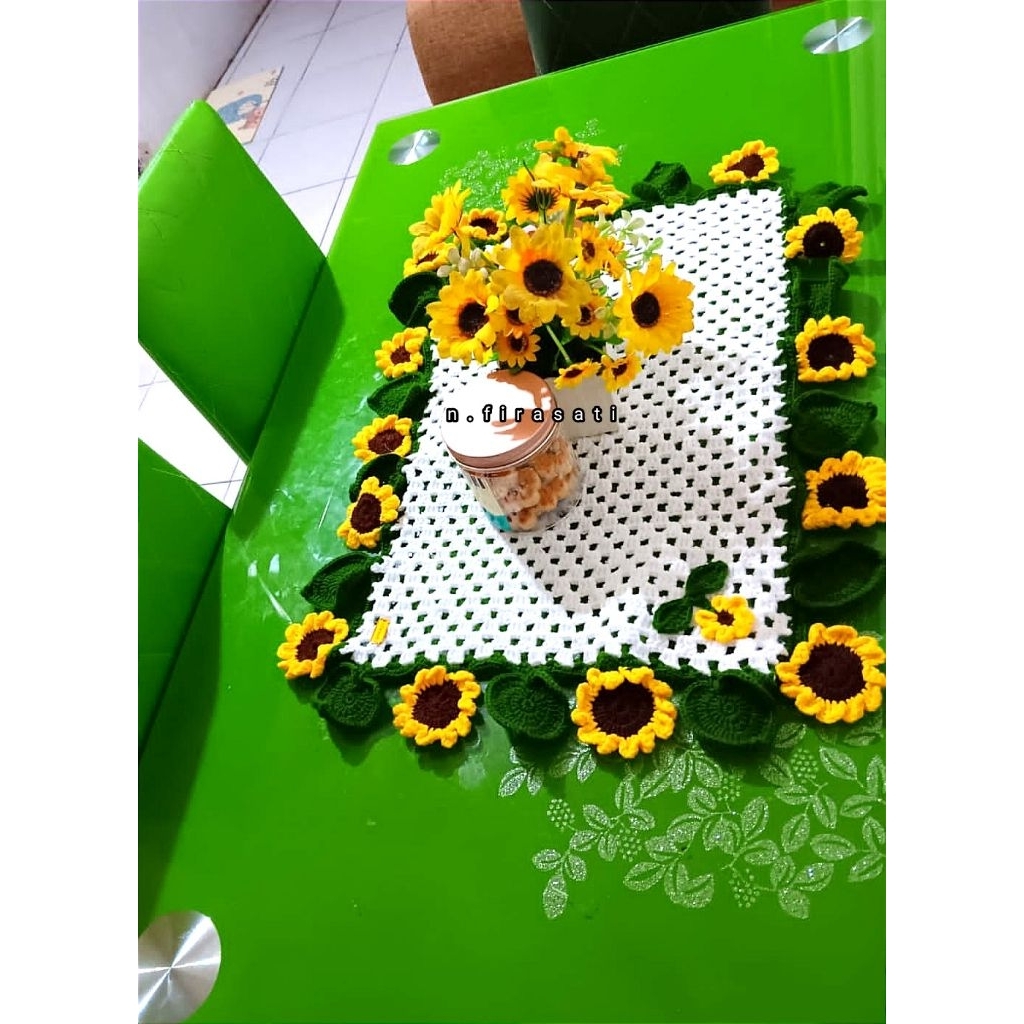 Taplak Meja Rajut Bunga Matahari ukuran 70x50 cm