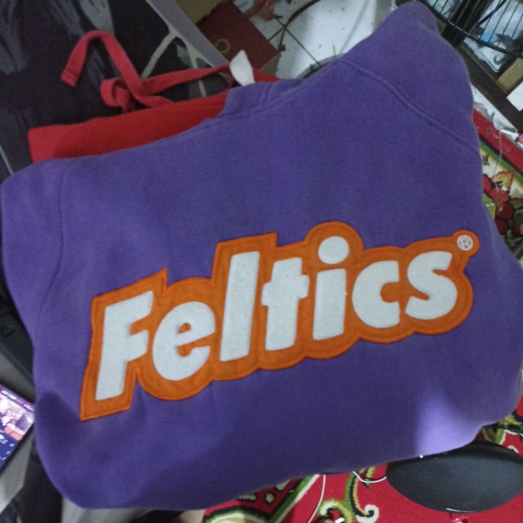 Hoodie feltics ungu