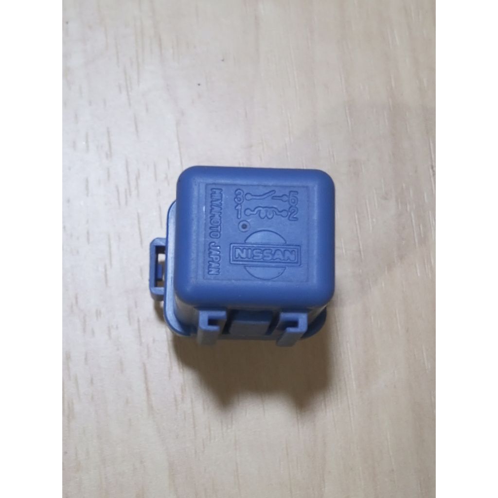 RELAY Nissan Terrano kaki 4 ORI