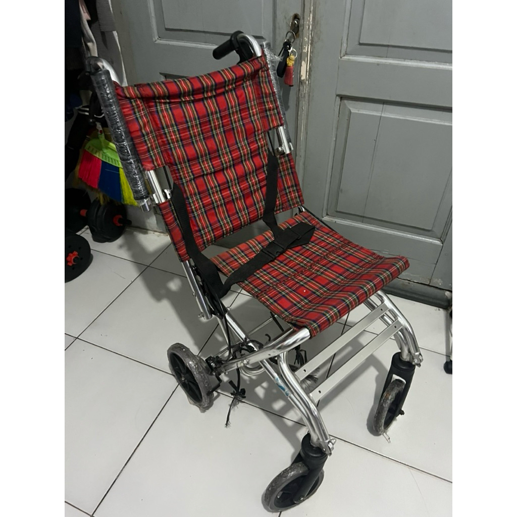 Kursi Roda Travelling Traveling Bisa dilipat Wheelchair